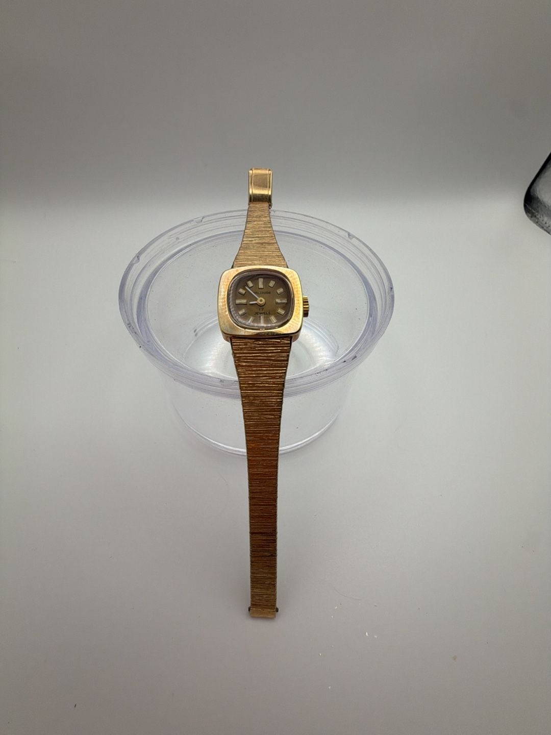 Vintage Waltham Ladies 17 Jewels Mechanical Gold Tone Watch